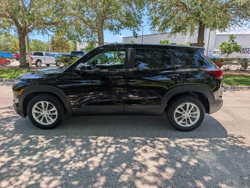 Mosaic Black Metallic 2026 Chevrolet Trailblazer LS