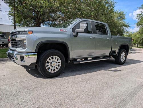 Sterling Gray Metallic 2024 Chevrolet Silverado 2500 LT