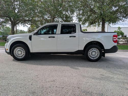 Oxford White 2025 Ford Maverick XL
