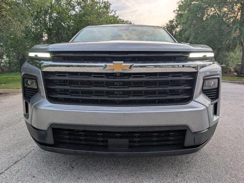 Sterling Gray Metallic 2024 Chevrolet Traverse LS