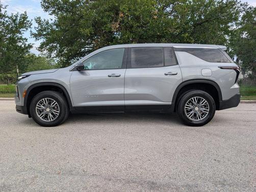 Sterling Gray Metallic 2024 Chevrolet Traverse LS
