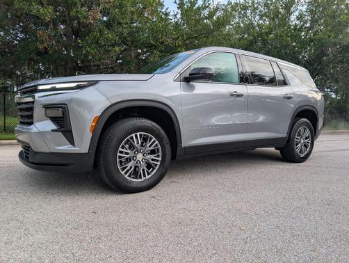 Sterling Gray Metallic 2024 Chevrolet Traverse LS
