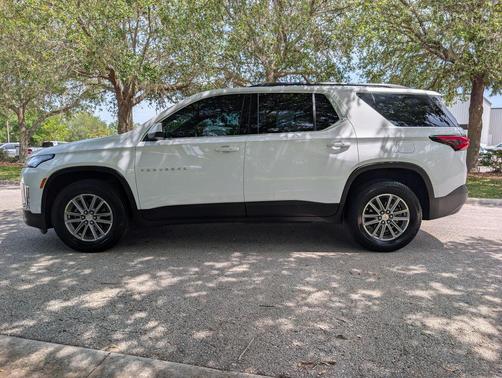 Summit White 2023 Chevrolet Traverse LT Cloth