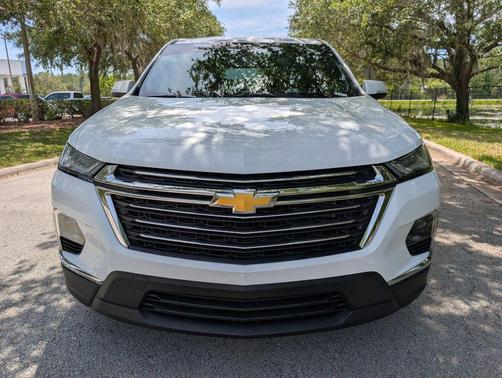 Summit White 2023 Chevrolet Traverse LT Cloth