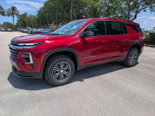 Radiant Red Tintcoat 2026 Chevrolet Traverse LT