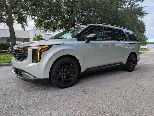 2025 Kia Carnival SX