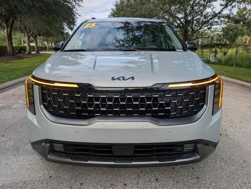 2025 Kia Carnival SX