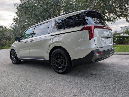 2025 Kia Carnival SX