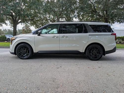 2025 Kia Carnival SX