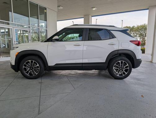 Summit White 2026 Chevrolet Trailblazer LT