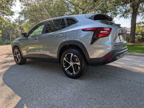 Sterling Gray Metallic 2026 Chevrolet Trax FWD 1RS