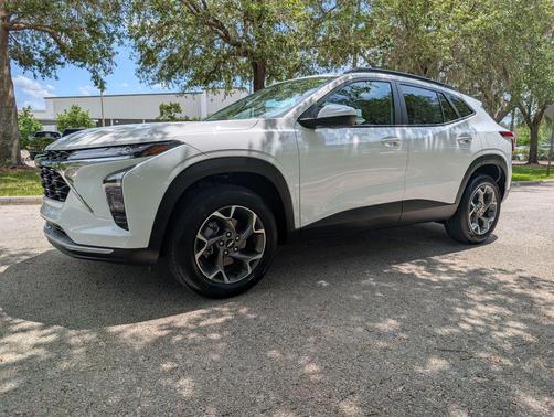 Summit White 2024 Chevrolet Trax LT