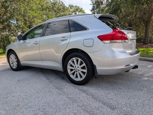 Classic Silver Metallic 2012 Toyota Venza LE