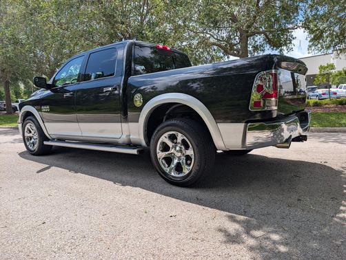 Brilliant Black Crystal Pearlcoat 2016 RAM 1500 Laramie