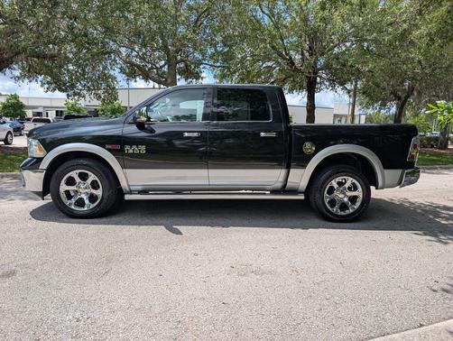 Brilliant Black Crystal Pearlcoat 2016 RAM 1500 Laramie