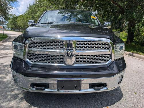 Brilliant Black Crystal Pearlcoat 2016 RAM 1500 Laramie