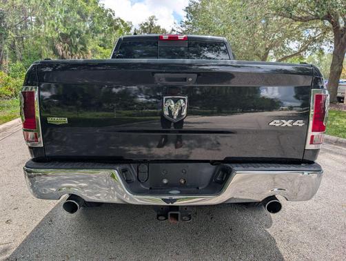 Brilliant Black Crystal Pearlcoat 2016 RAM 1500 Laramie