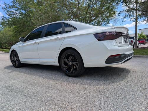 Pure White 2025 Volkswagen Jetta 1.5T SE