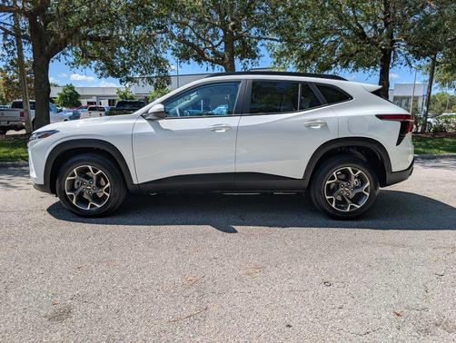 Summit White 2025 Chevrolet Trax LT