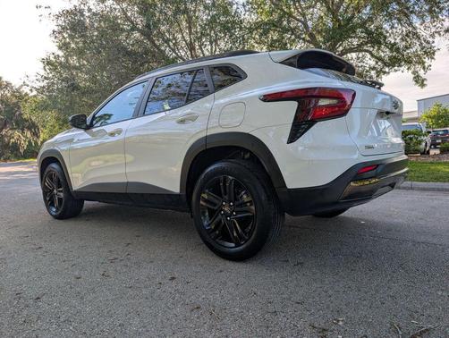 Summit White 2025 Chevrolet Trax FWD ACTIV