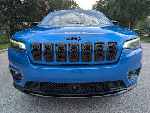 Hydro Blue Pearlcoat 2023 Jeep Cherokee Altitude