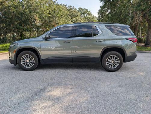 Silver Sage Metallic 2022 Chevrolet Traverse LT Cloth
