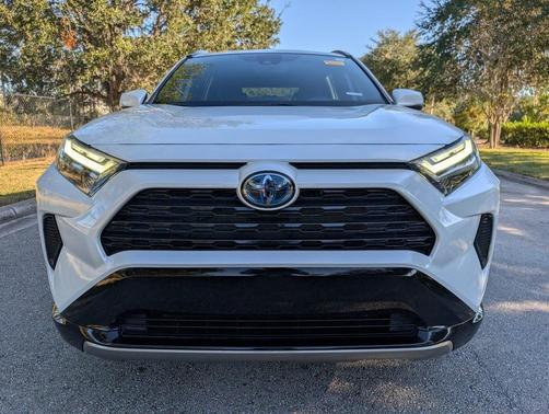 2024 Toyota RAV4 Hybrid SE