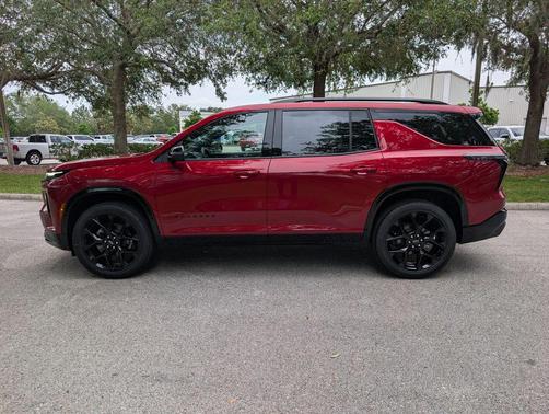 Radiant Red Tintcoat 2026 Chevrolet Traverse RS