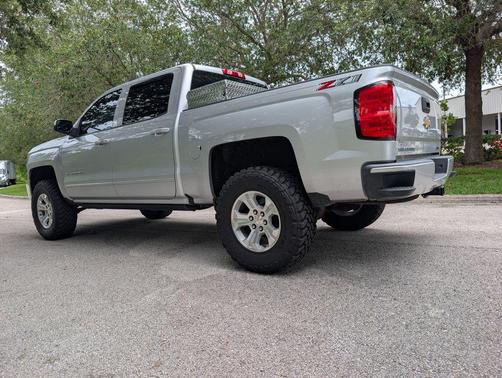 Silver Ice Metallic 2018 Chevrolet Silverado 1500 2LT