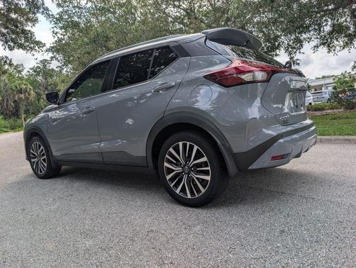 Boulder Gray Pearl 2022 Nissan Kicks SV