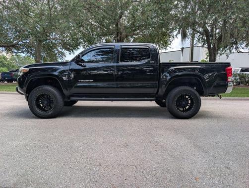 Black 2017 Toyota Tacoma SR5