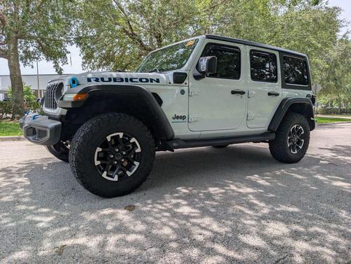 Bright White Clearcoat 2024 Jeep Wrangler 4xe Rubicon