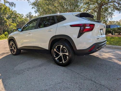 Summit White 2024 Chevrolet Trax 1RS