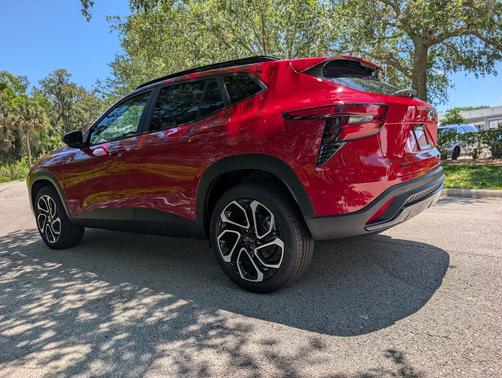 Apex Red 2026 Chevrolet Trax FWD 2RS