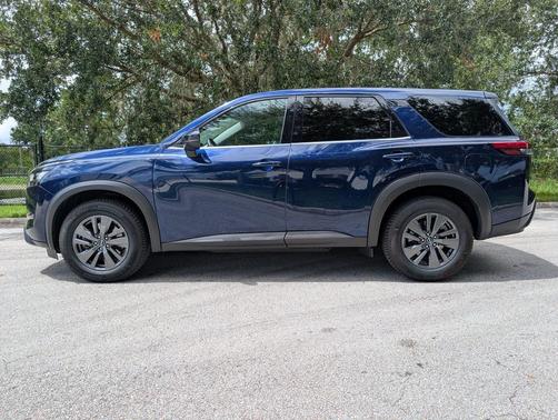 2022 Nissan Pathfinder S 2WD