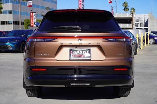 2025 Toyota Crown Signia XLE