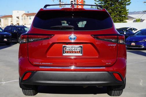 2022 Toyota Highlander Hybrid XLE