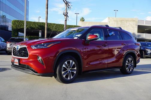 2022 Toyota Highlander Hybrid XLE