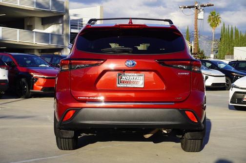 2022 Toyota Highlander Hybrid XLE