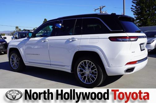 2022 Jeep Grand Cherokee Summit