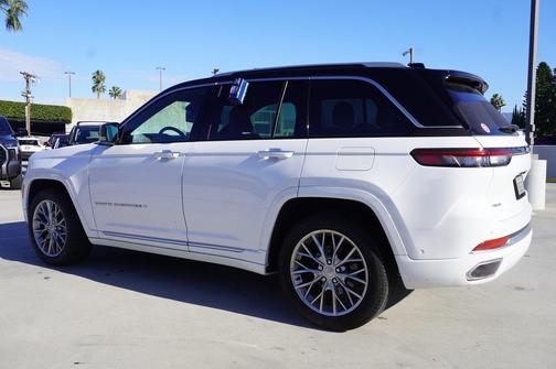 2022 Jeep Grand Cherokee Summit