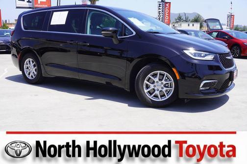 Diamond Black Crystal Pearlcoat 2024 Chrysler Pacifica Touring L