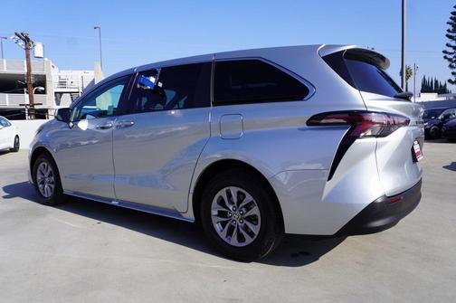 2023 Toyota Sienna XLE