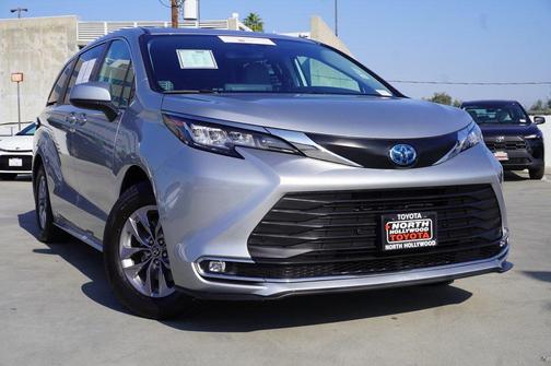 2023 Toyota Sienna XLE
