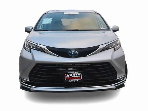 2023 Toyota Sienna XLE 7 Passenger