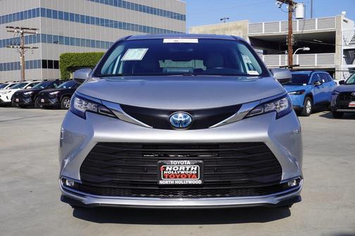 2023 Toyota Sienna XLE