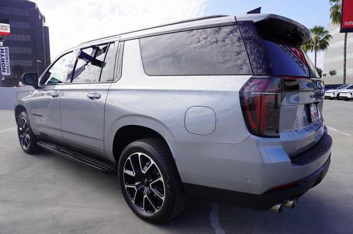 2025 Chevrolet Suburban RST