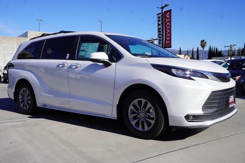 2026 Toyota Sienna XLE
