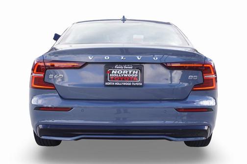 2024 Volvo S60 B5 Core Dark Theme