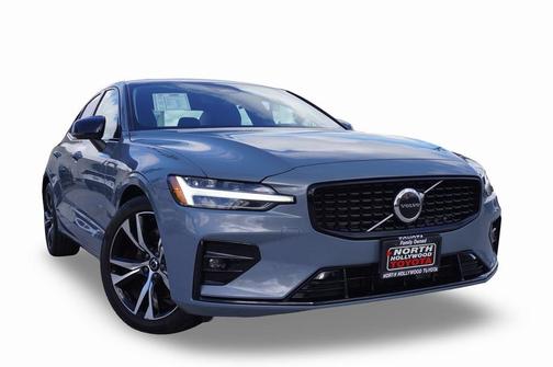 2024 Volvo S60 B5 Core Dark Theme